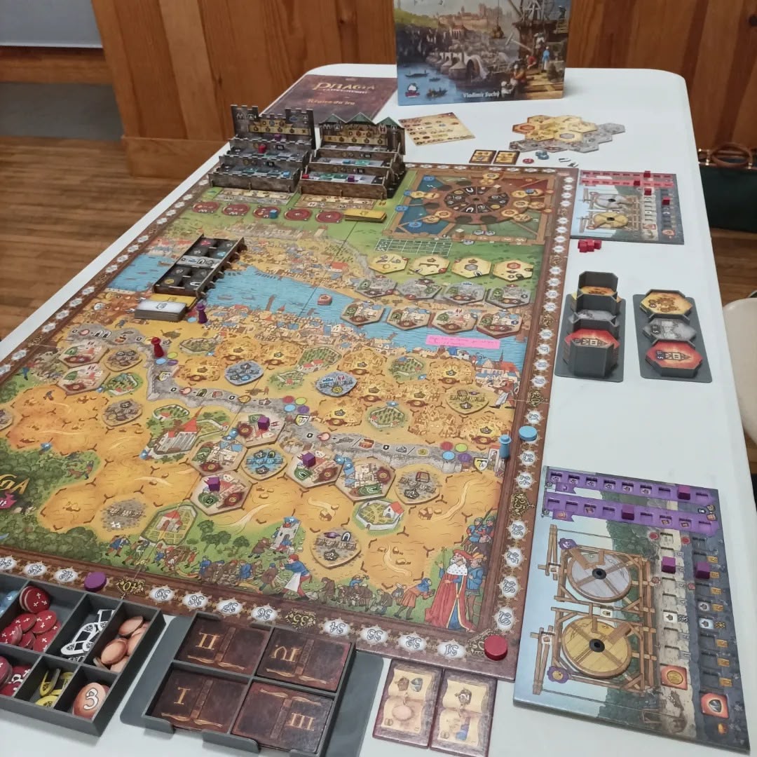 Le jeu praga installé sur une table.